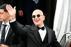 Jeff Bezos ‘really’ wanted Trump at his wedding — but what would Oprah do?